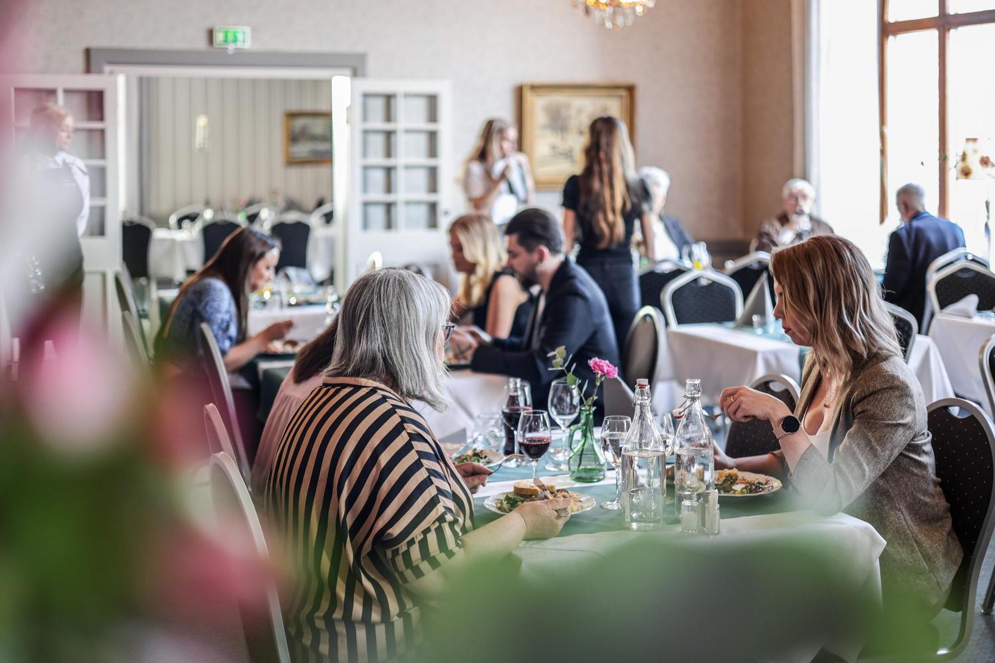 First Hotel Statt Oernskoeldsvik Luaran gambar